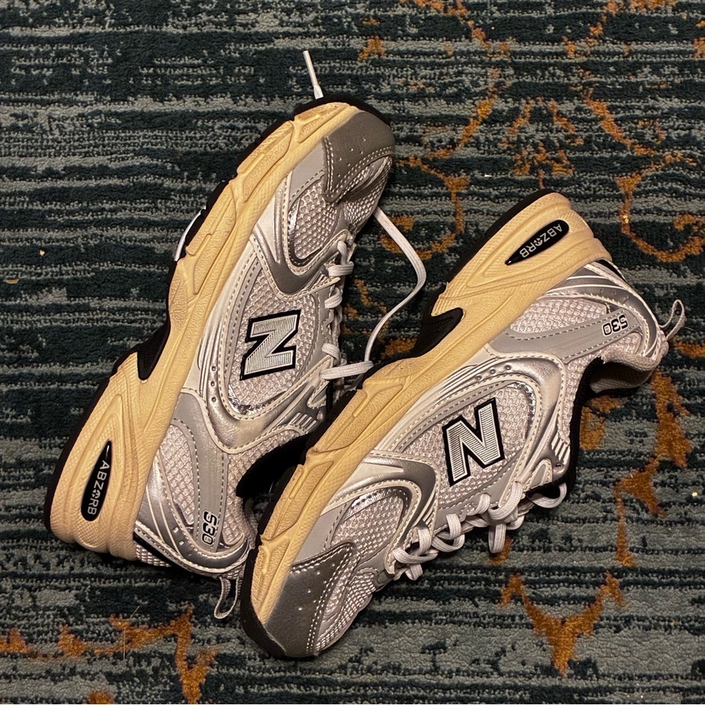 New Balance Silver white cream 530 5.5y